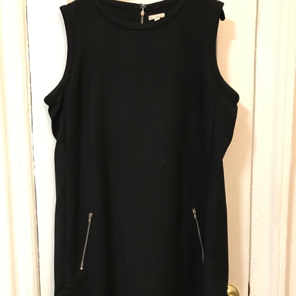 Gap sleeveless shift dress with zip pocket